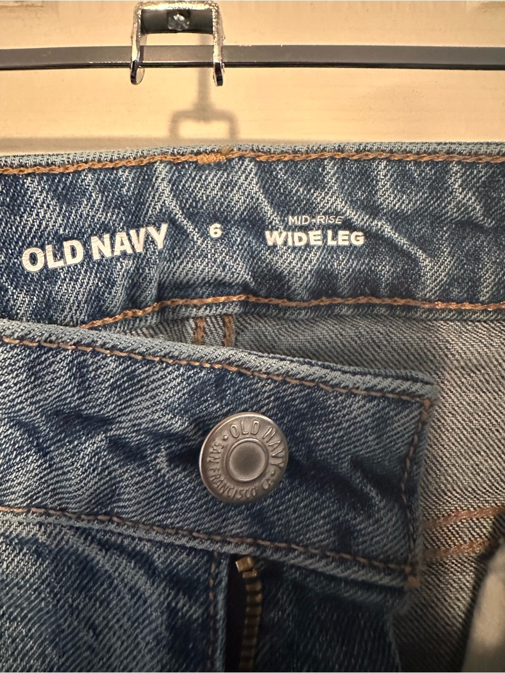 Old Navy Mid Rise Wide Leg Jeans in Light Blue Denim - Picture 3 of 3